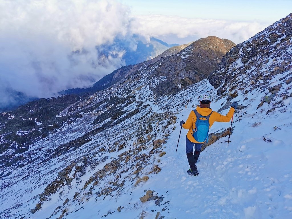 雪登雪山主峰賞雪趣