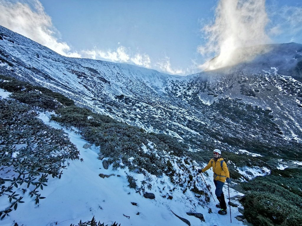 雪登雪山主峰賞雪趣