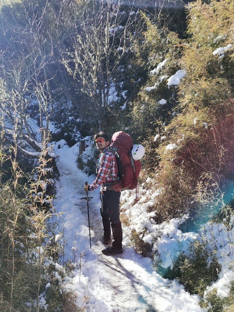 雪登雪山主峰賞雪趣