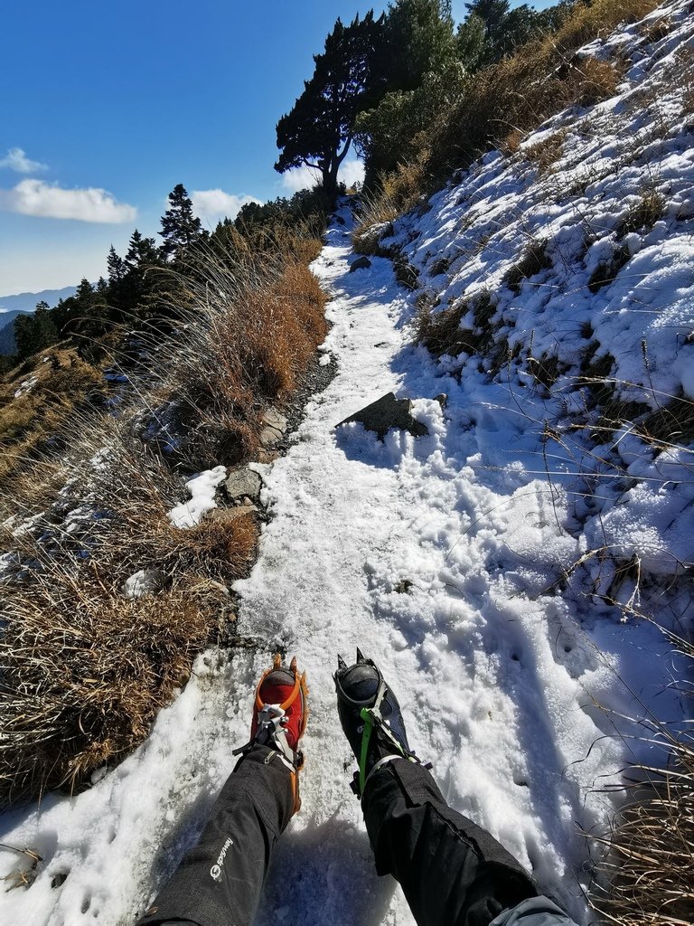 雪登雪山主峰賞雪趣