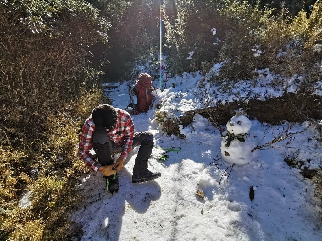 雪登雪山主峰賞雪趣