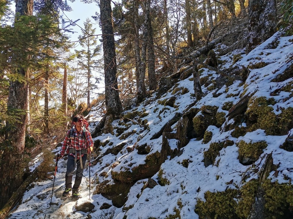 雪登雪山主峰賞雪趣