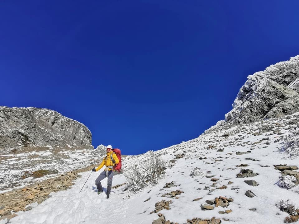 雪山主峰下翠池~冰天雪地翠池營地紮營~壯闊的震撼