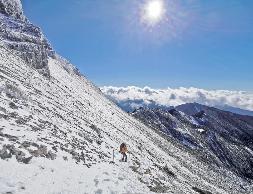 雪山主峰下翠池~冰天雪地翠池營地紮營~壯闊的震撼