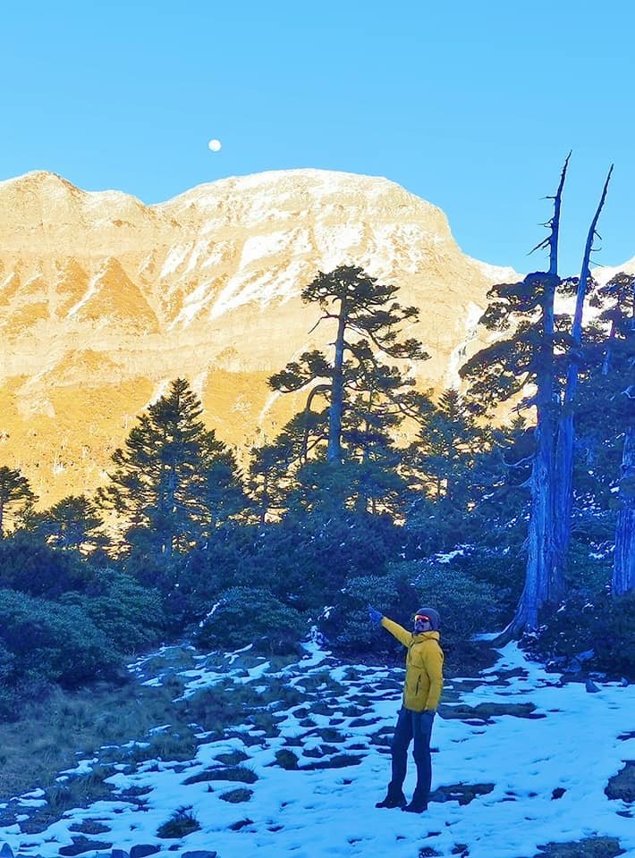 雪山主峰下翠池~冰天雪地翠池營地紮營~壯闊的震撼