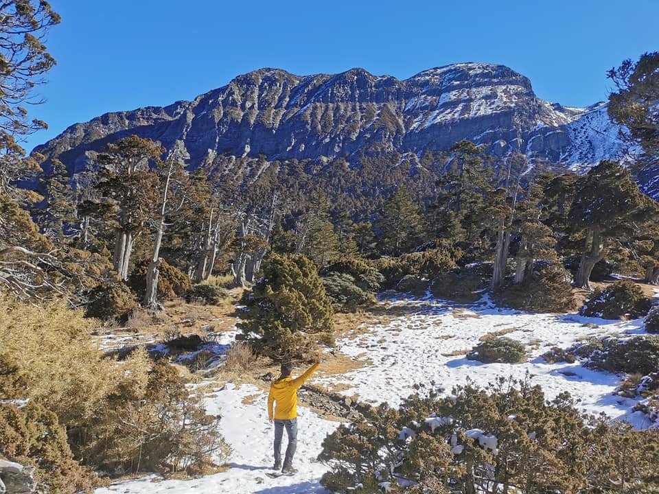 雪山主峰下翠池~冰天雪地翠池營地紮營~壯闊的震撼