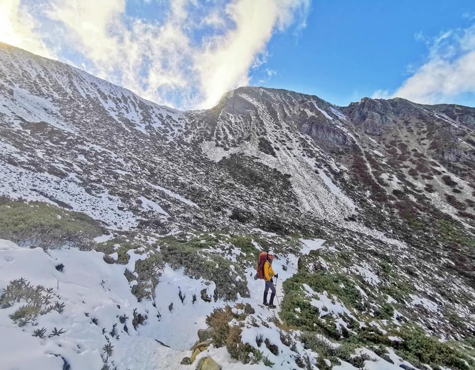 雪山主峰下翠池~冰天雪地翠池營地紮營~壯闊的震撼