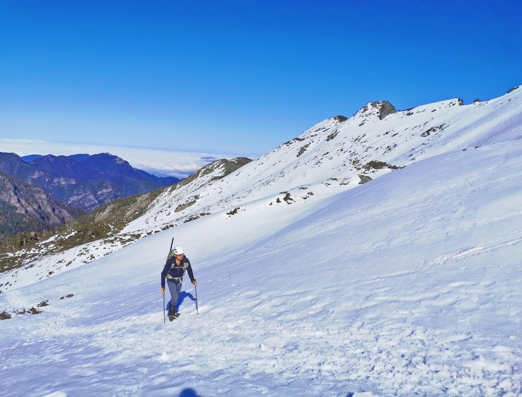 雪山單登~雪登雪山主峰~綿長陡峭，險峻又美麗的非傳統路線，站