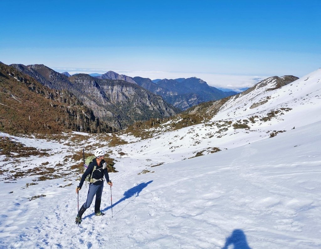 雪山單登~雪登雪山主峰~綿長陡峭，險峻又美麗的非傳統路線，站