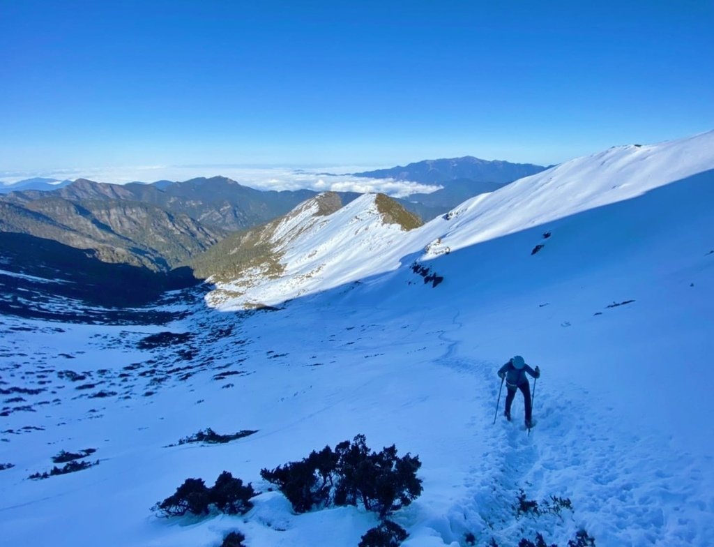 雪山單登~雪登雪山主峰~綿長陡峭，險峻又美麗的非傳統路線，站