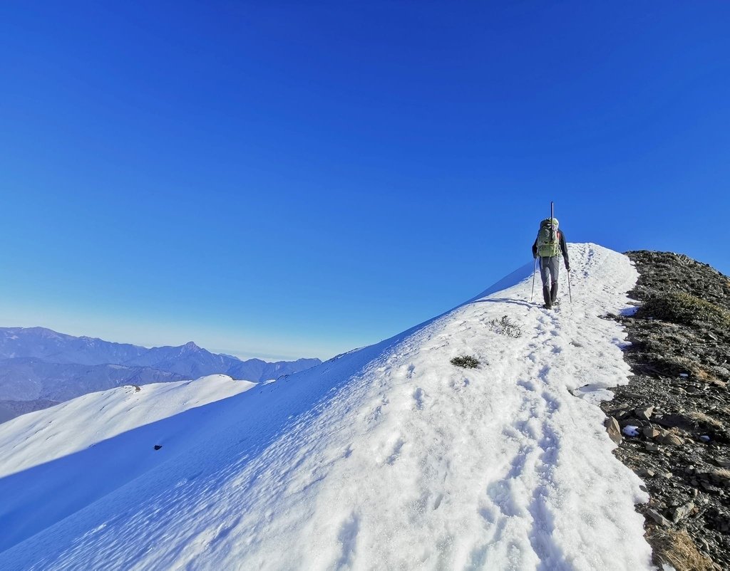 雪山單登~雪登雪山主峰~綿長陡峭，險峻又美麗的非傳統路線，站