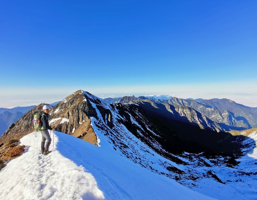 雪山單登~雪登雪山主峰~綿長陡峭，險峻又美麗的非傳統路線，站