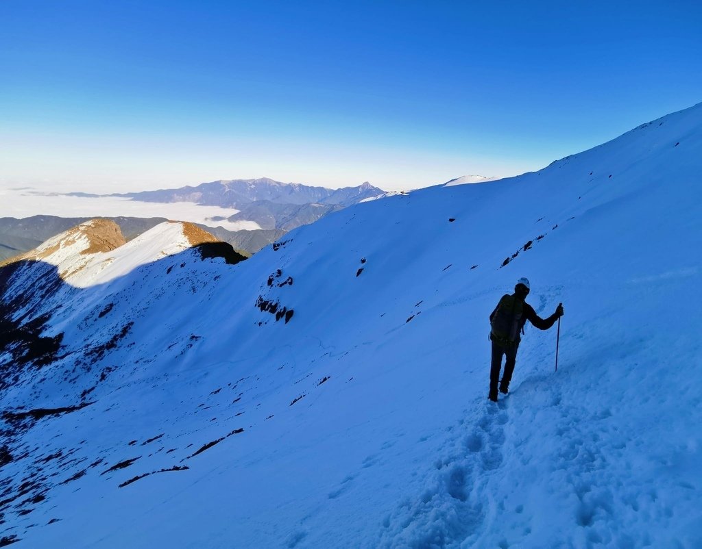 雪山單登~雪登雪山主峰~綿長陡峭，險峻又美麗的非傳統路線，站