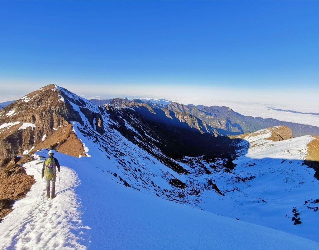 雪山單登~雪登雪山主峰~綿長陡峭，險峻又美麗的非傳統路線，站