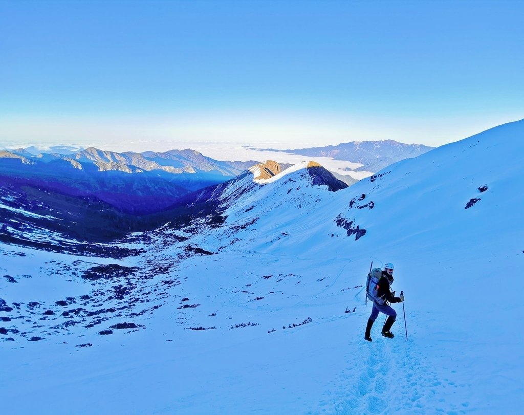 雪山單登~雪登雪山主峰~綿長陡峭，險峻又美麗的非傳統路線，站