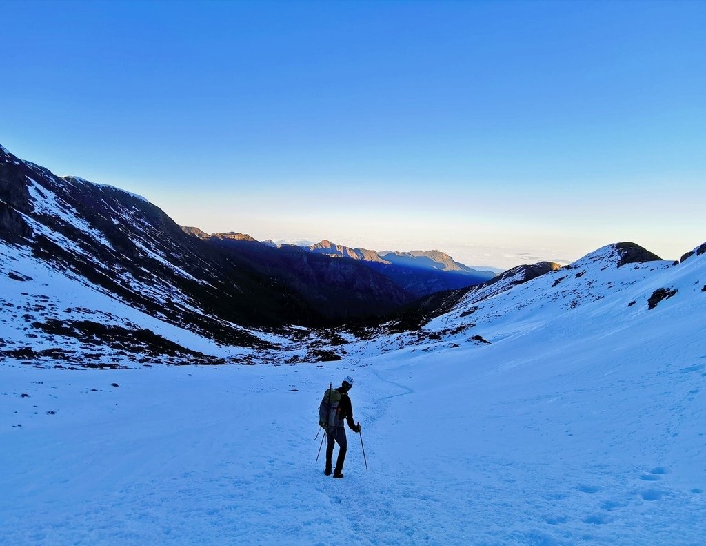 雪山單登~雪登雪山主峰~綿長陡峭，險峻又美麗的非傳統路線，站