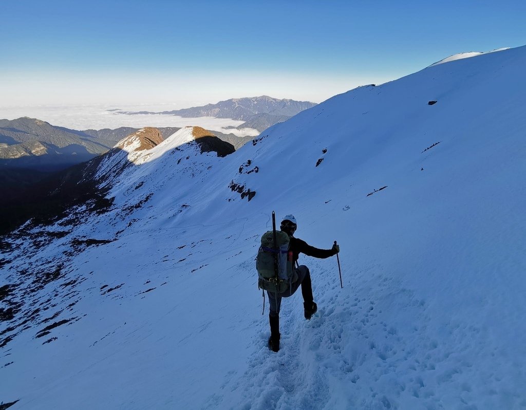 雪山單登~雪登雪山主峰~綿長陡峭，險峻又美麗的非傳統路線，站