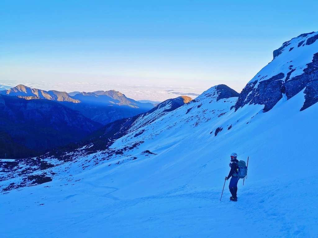 雪山單登~雪登雪山主峰~綿長陡峭，險峻又美麗的非傳統路線，站