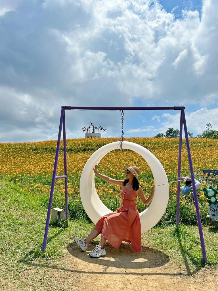 花蓮金針花季 赤柯山~如金色海浪在山間起伏的黃金花毯~遇見六