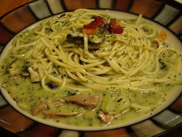 炭為觀止 PIZZA -青醬雞肉 pasta NTD180