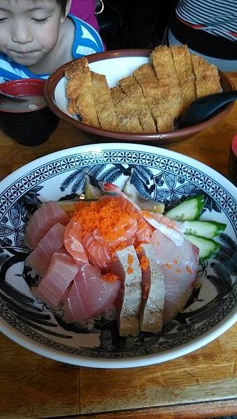 太田屋-生魚片蓋飯+豬排飯