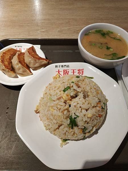 站前三越大阪王將-炒飯套餐 NT200.jpg