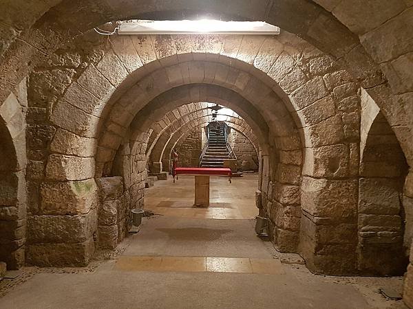1280px-Crypt_of_Saint_Antoninus,_Cathedral_of_Palencia_031.jpg