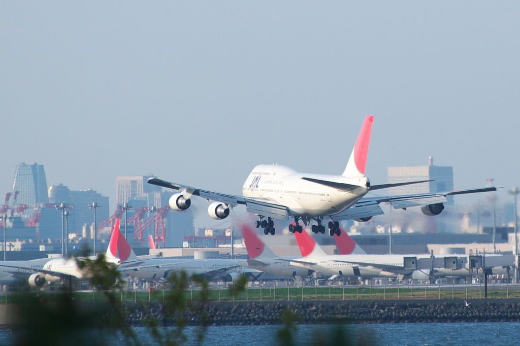 JAL_B747-400D_JA8083_HND.jpg