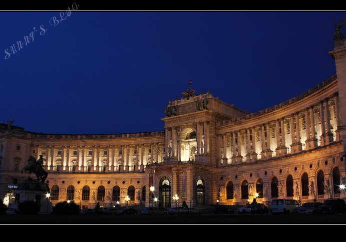 Hofburg at night.jpg