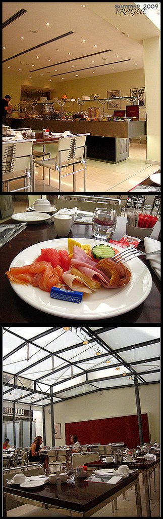 Maximilian Hotel - Breakfast.jpg