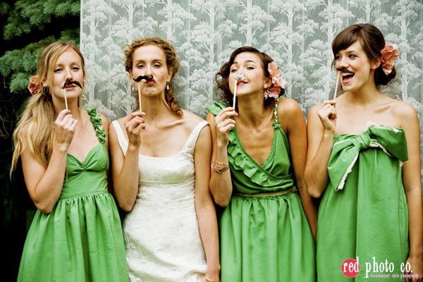 bridesmaid poses5.jpg