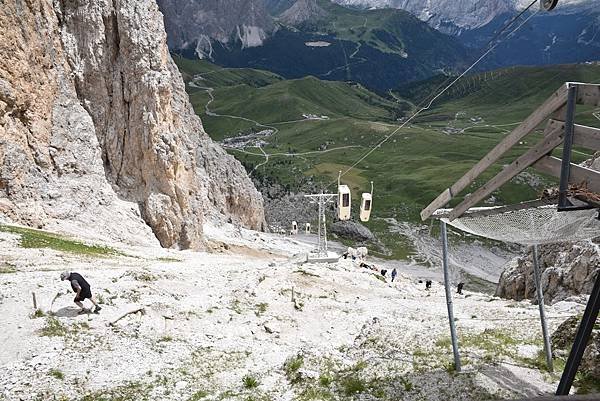 【2023 義大利】0806 Sella Pass 站立棺材