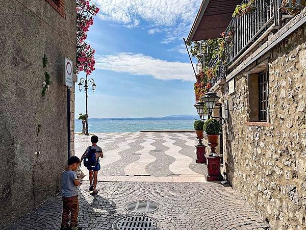 【2023 義大利】0809 Lazise 湖邊的渡假小鎮