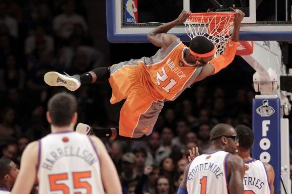 Phoenix-Suns-Hakim-Warrick-dunks-at-Madison-Square-Garden-in-New-York_2.jpg