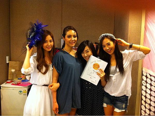 snsd with ok ju hyun (1).jpg