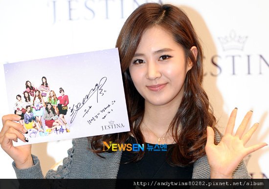 snsd j estina fan sign event (48).jpg