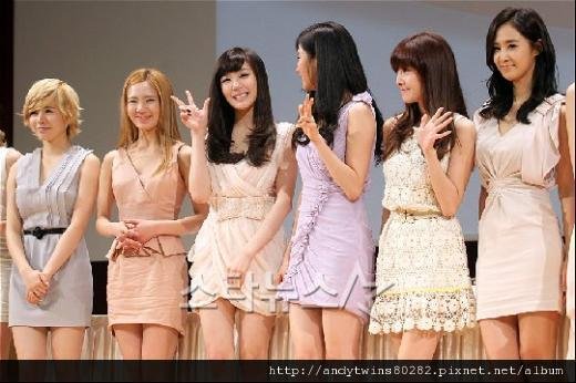 snsd @ lg press con (13).jpg