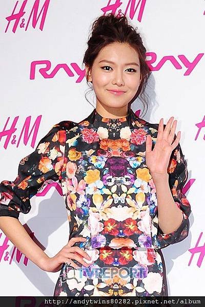 snsd sooyoung at h&amp;m ray event (13)