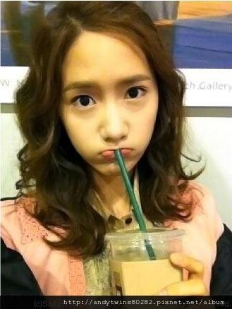 snsd yoona loves coffee