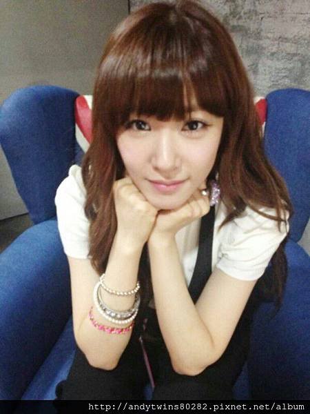 snsd tiffany adorable selca picture stare challenge