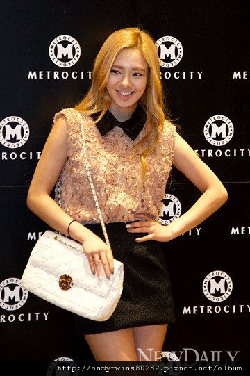 snsd hyoyeon metrocity event pics (2)