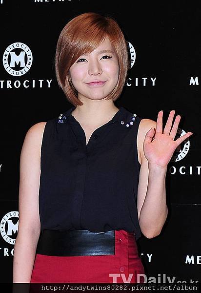 snsd sunny metrocity fashion event pictures (5)