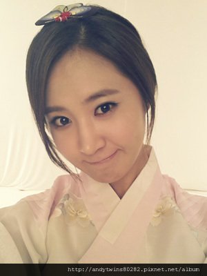 snsd yuri in hanbok (1)