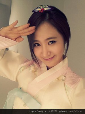 snsd yuri in hanbok (2)