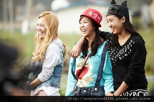 snsd hyoyeon invincible youth 2 pictures (1)