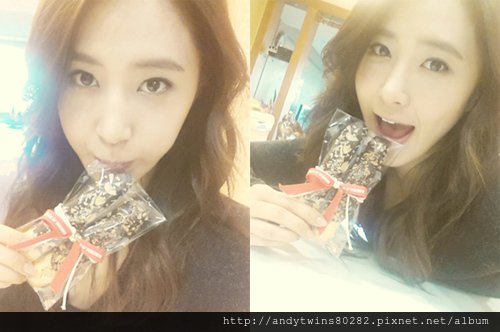 snsd yuri gorgeous selca pictures (1)