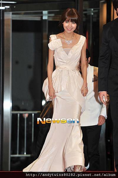 snsd sooyoung 2012 sbs entertainment awards red carpet pictures (1)