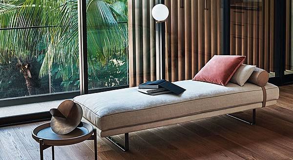 METROPOLITAN_sofa_Fendi Casa-1.jpg