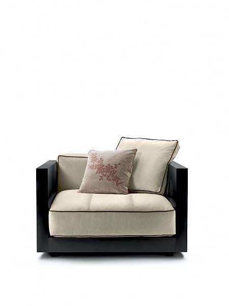 Lucien_armchair_Flexform Mood-1.jpg