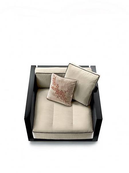 Lucien_armchair_Flexform Mood-5.jpg